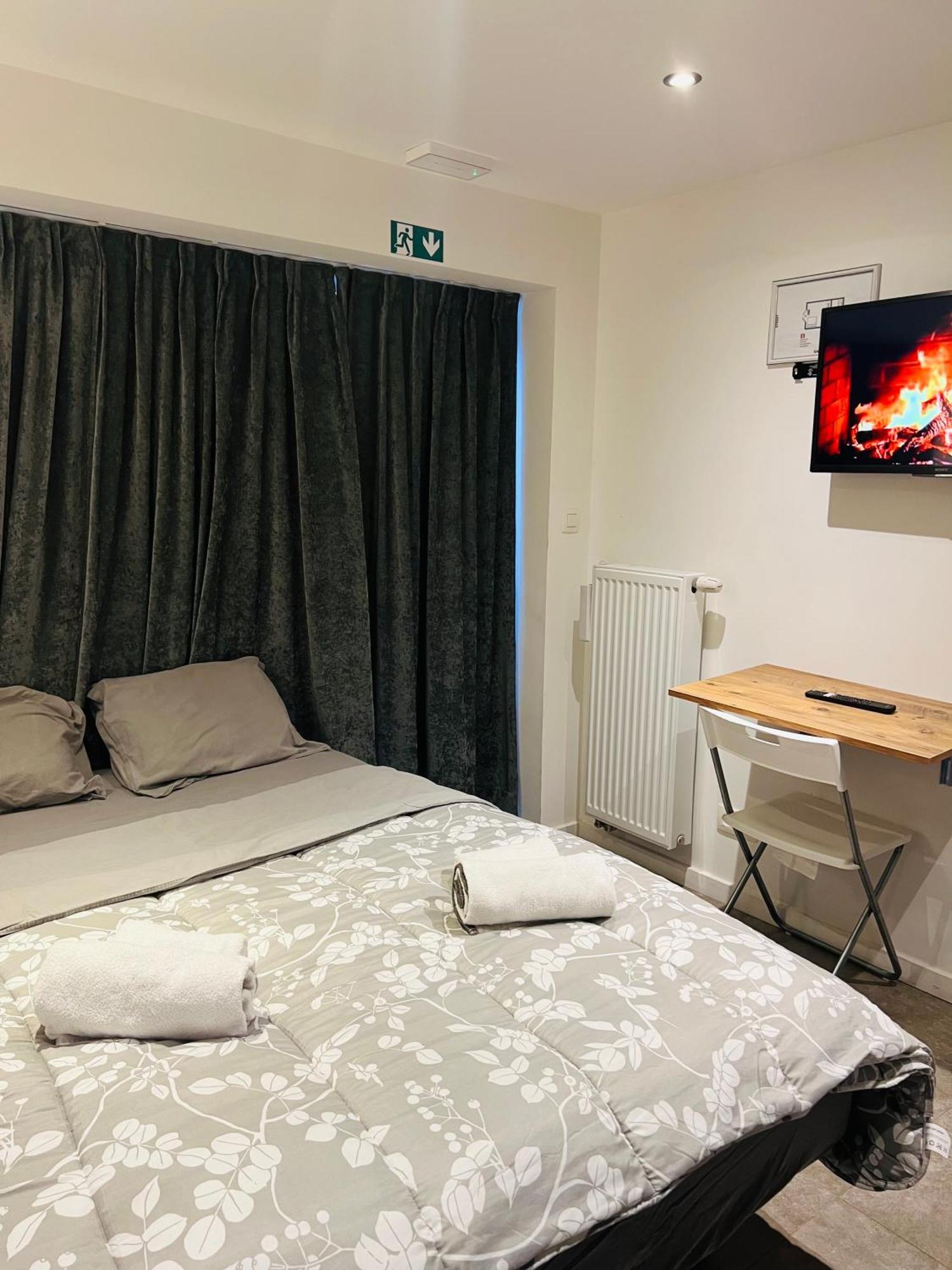 Cosy Hotel Mechelen Luaran gambar